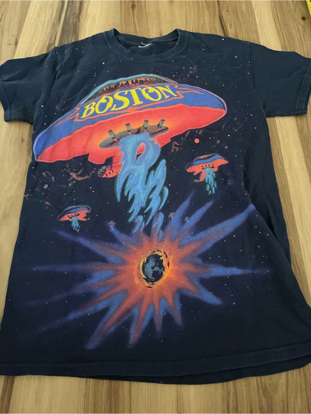 Boston World Tour T-Shirt 2014 Men's Med. Double Sided Short Sleeve Blue Gildan